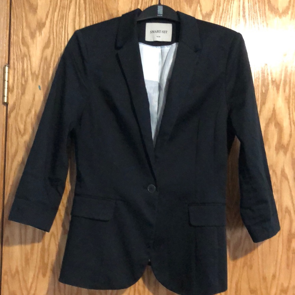 Black 3/4 sleeve single button blazer